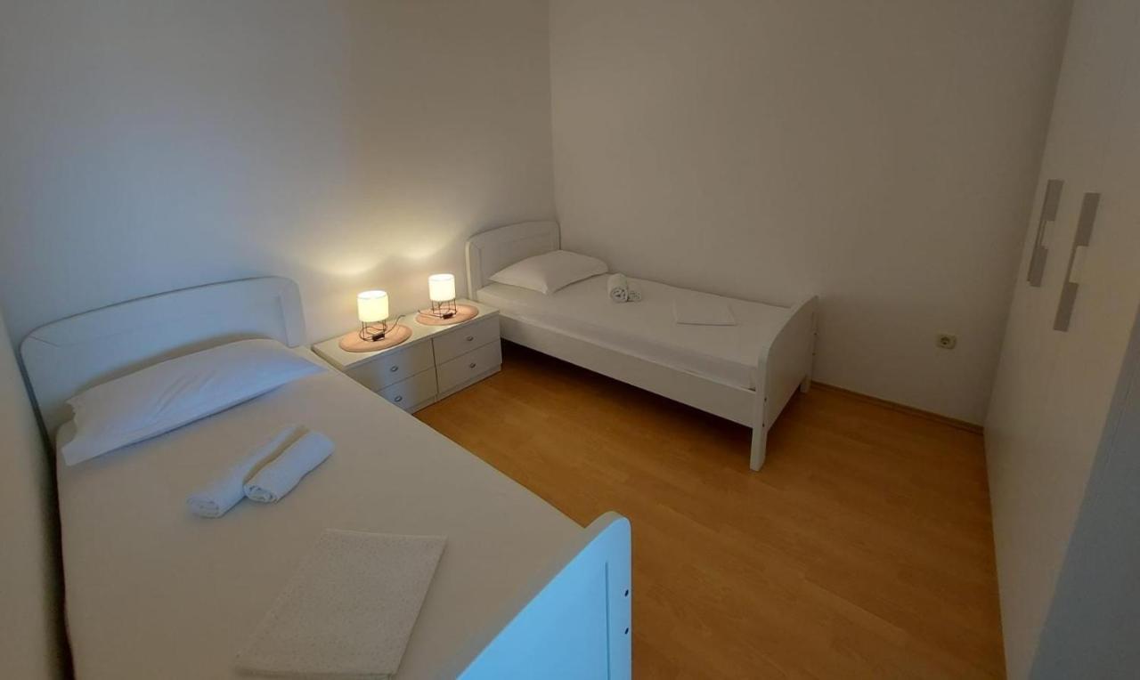Apartments Gojevic Bol Eksteriør bilde