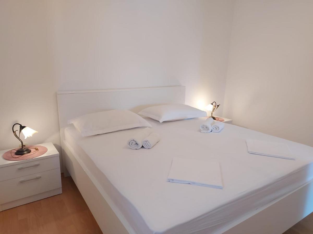 Apartments Gojevic Bol Eksteriør bilde